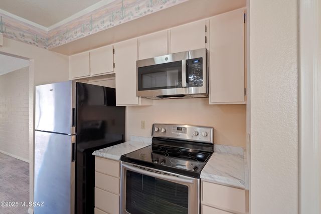 6 W Calle Del Chancero, Green Valley, AZ 85614