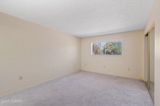 6 W Calle Del Chancero, Green Valley, AZ 85614