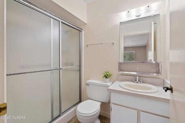 6 W Calle Del Chancero, Green Valley, AZ 85614