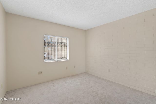 6 W Calle Del Chancero, Green Valley, AZ 85614