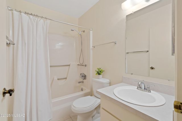 6 W Calle Del Chancero, Green Valley, AZ 85614