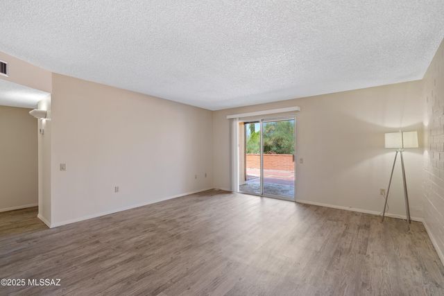 6 W Calle Del Chancero, Green Valley, AZ 85614