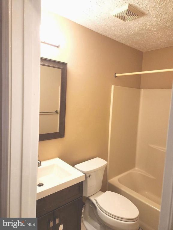 Image 10 of property listing at 12608 HILLMEADE STATION DR, Bowie, MD 20720