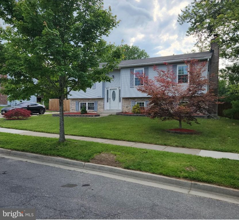 Image 2 of property listing at 12608 HILLMEADE STATION DR, Bowie, MD 20720