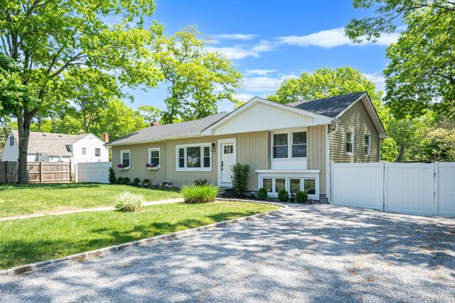 231 Maple Street, Medford, NY 11763