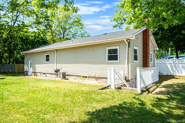 231 Maple Street, Medford, NY 11763