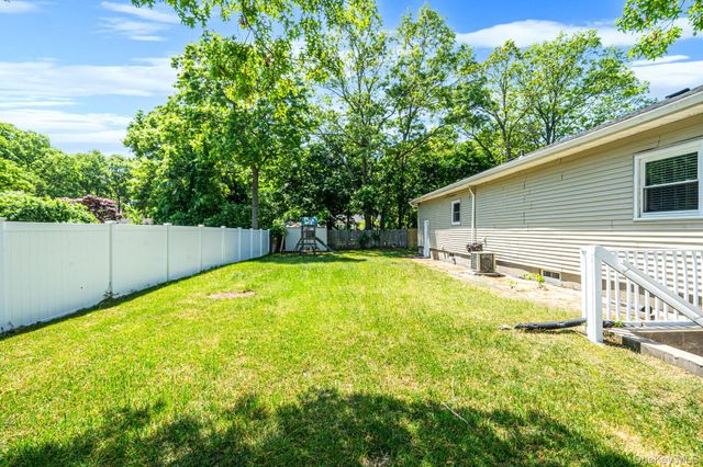 231 Maple Street, Medford, NY 11763