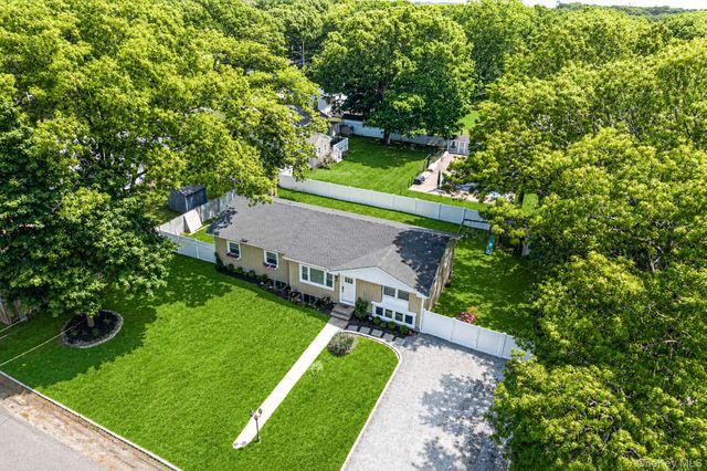 231 Maple Street, Medford, NY 11763