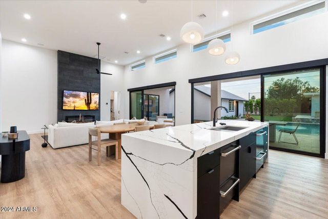 744 E MYRTLE Avenue, Phoenix, AZ 85020