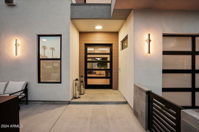 744 E MYRTLE Avenue, Phoenix, AZ 85020