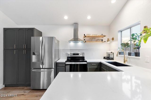 744 E MYRTLE Avenue, Phoenix, AZ 85020
