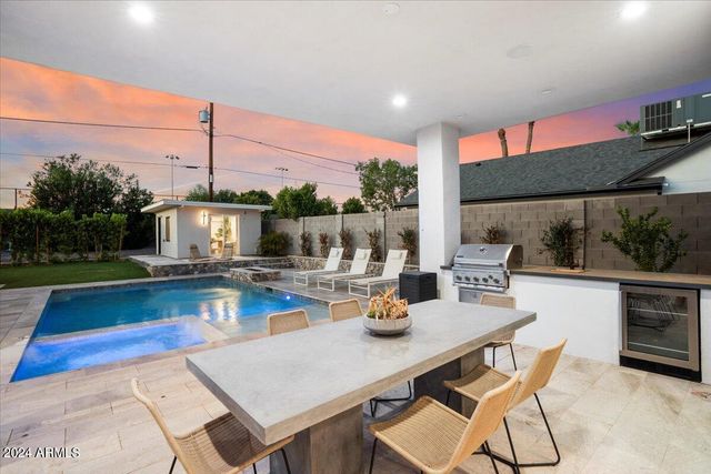 744 E MYRTLE Avenue, Phoenix, AZ 85020