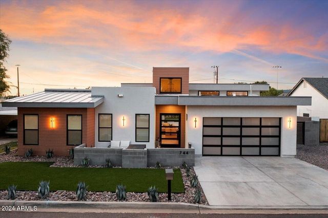 744 E MYRTLE Avenue, Phoenix, AZ 85020