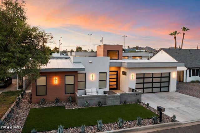 744 E MYRTLE Avenue, Phoenix, AZ 85020