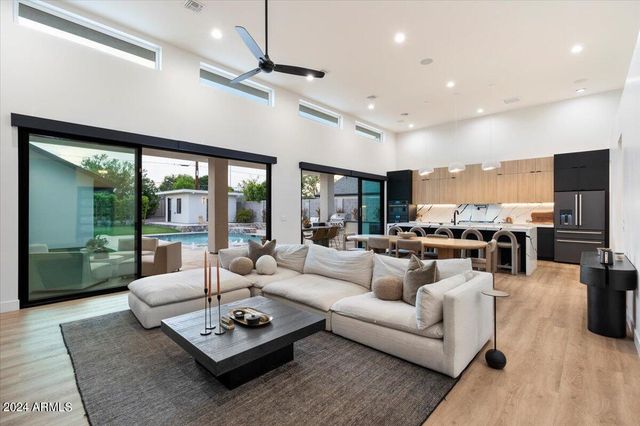 744 E MYRTLE Avenue, Phoenix, AZ 85020