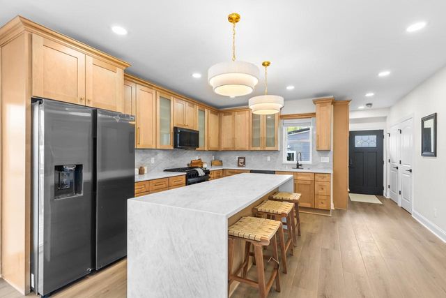 1107 Marshall AVENUE, South Milwaukee, WI 53172