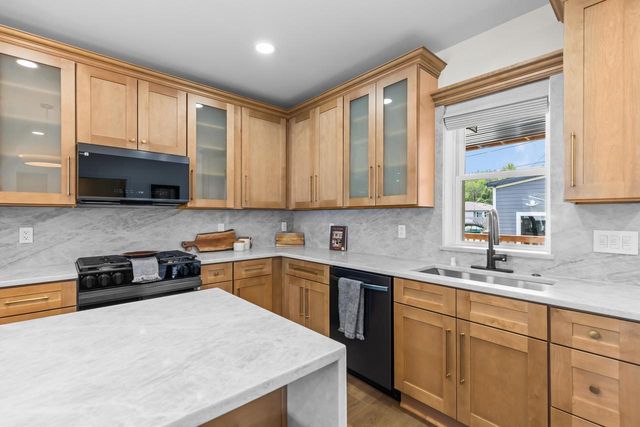 1107 Marshall AVENUE, South Milwaukee, WI 53172