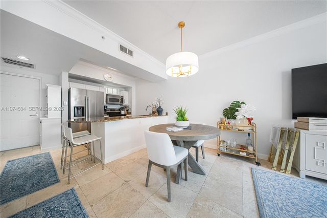 7290 SW 90th St 308, Miami, FL 33156