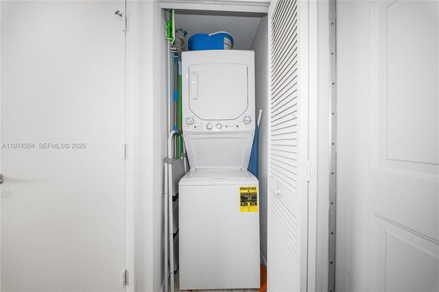 7290 SW 90th St 308, Miami, FL 33156