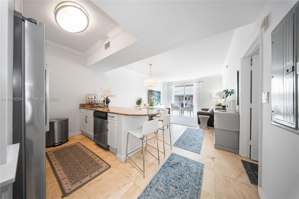 7290 SW 90th St 308, Miami, FL 33156