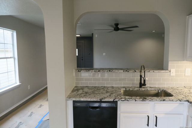 1402 Hunters Plane, San Antonio, TX 78245