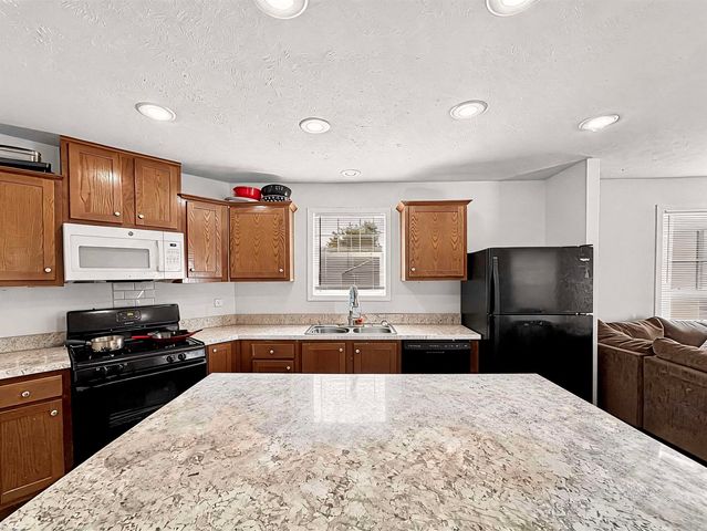 15346 Enchante Drive, Clinton Twp, MI 48038