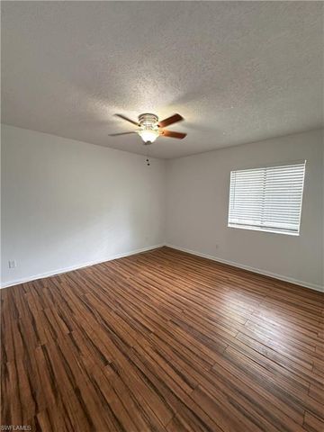 4629 Bayshore DR J7, Naples, FL 34112