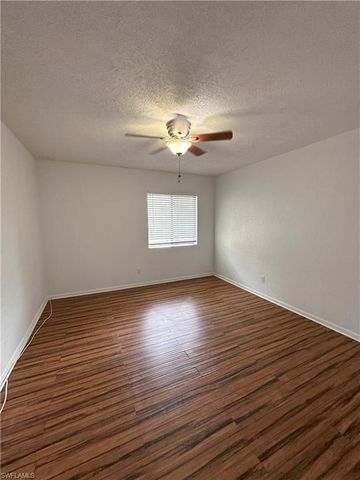 4629 Bayshore DR J7, Naples, FL 34112