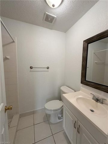 4629 Bayshore DR J7, Naples, FL 34112