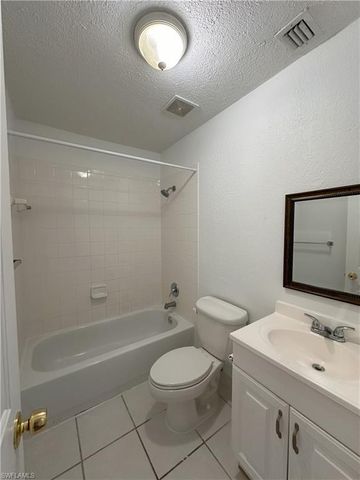 4629 Bayshore DR J7, Naples, FL 34112