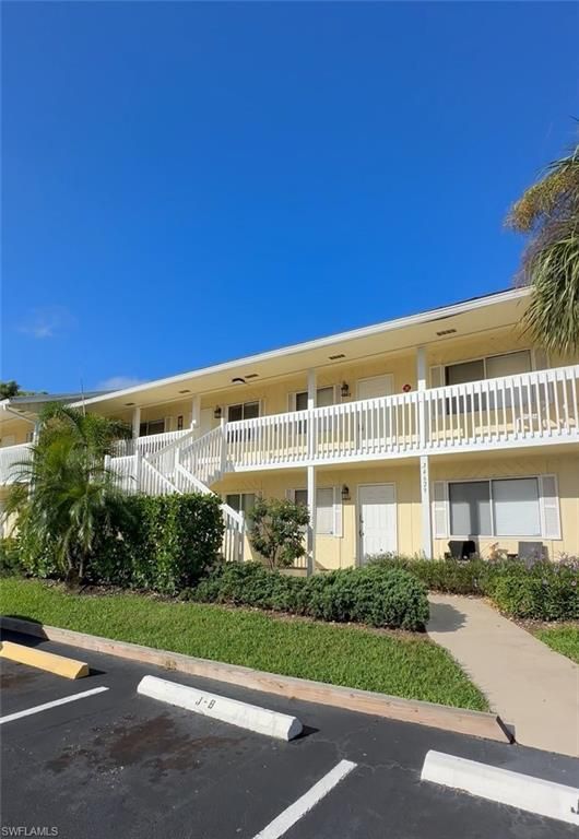 4629 Bayshore DR J7, Naples, FL 34112