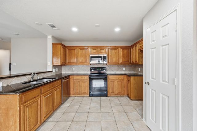 528 Bretts Way, Burleson, TX 76028