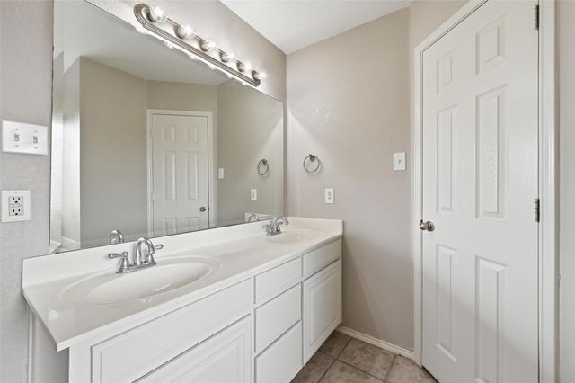 528 Bretts Way, Burleson, TX 76028