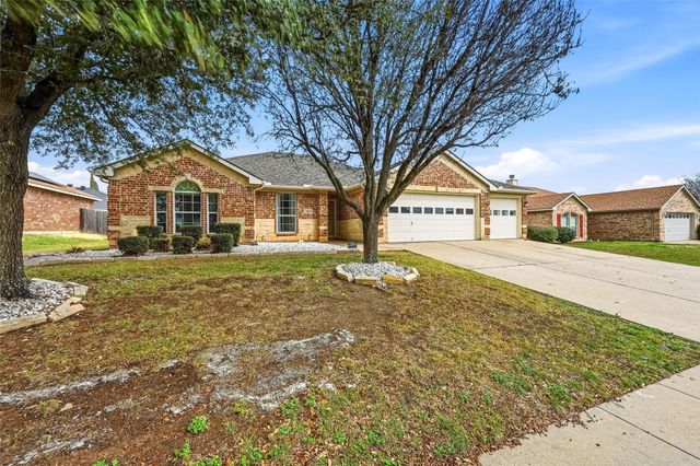 528 Bretts Way, Burleson, TX 76028