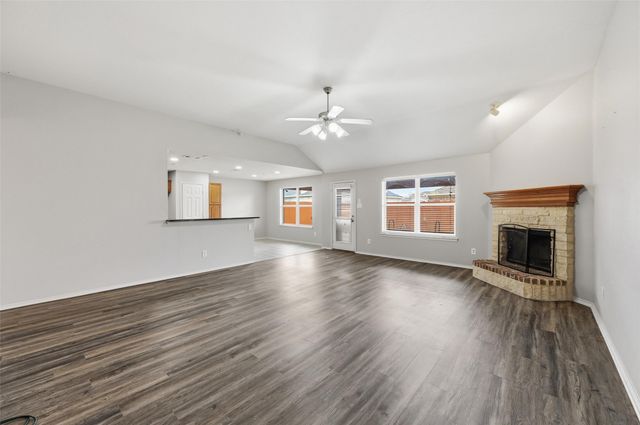 528 Bretts Way, Burleson, TX 76028