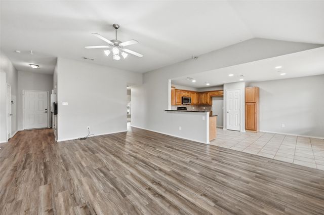 528 Bretts Way, Burleson, TX 76028