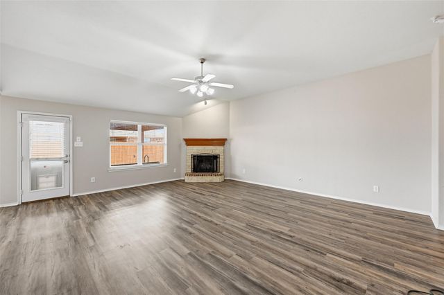 528 Bretts Way, Burleson, TX 76028