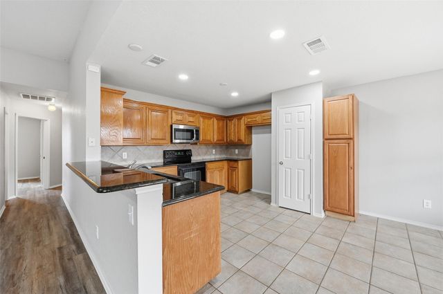 528 Bretts Way, Burleson, TX 76028