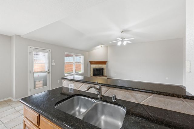 528 Bretts Way, Burleson, TX 76028