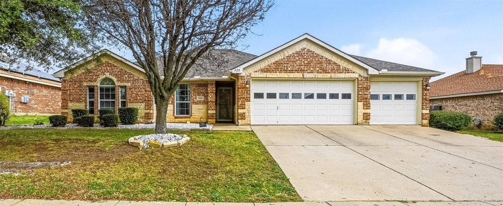 528 Bretts Way, Burleson, TX 76028