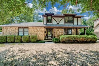 1020 E James St, Derby, KS 67037