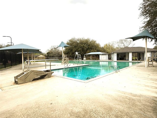2806 N Brompton Drive, Pearland, TX 77584