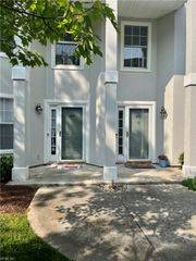 415 Seahorse RN, Chesapeake, VA 23320