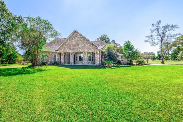 15453 Crown Oaks Drive, Montgomery, TX 77316