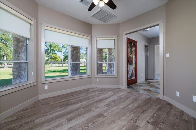 15453 Crown Oaks Drive, Montgomery, TX 77316