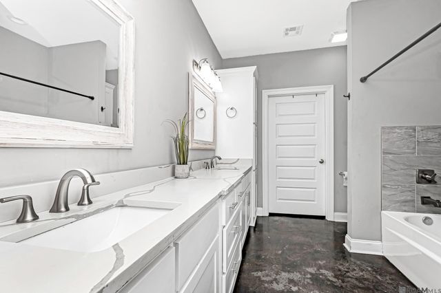 1502 Lamotte Ln, Port Allen, LA 70767