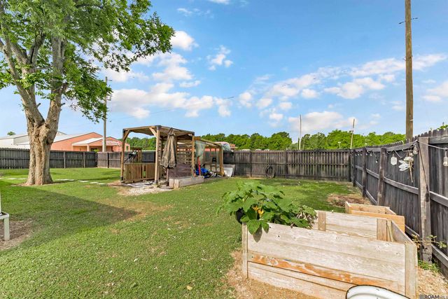 1502 Lamotte Ln, Port Allen, LA 70767