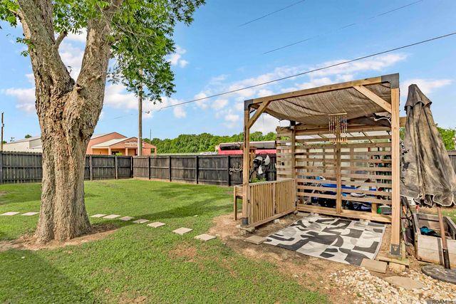 1502 Lamotte Ln, Port Allen, LA 70767