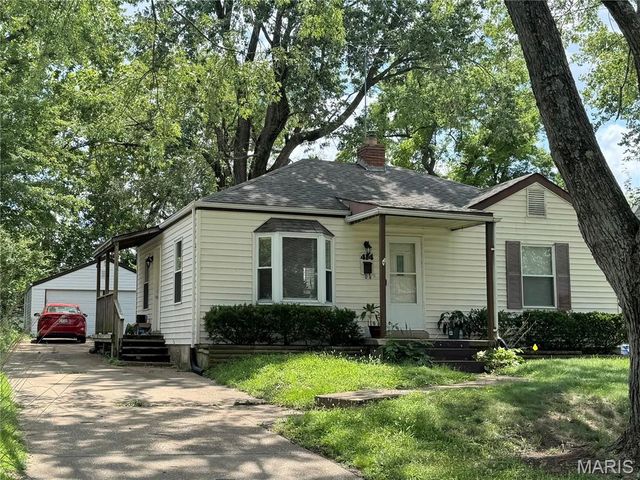 414 Superior Drive, St Louis, MO 63135