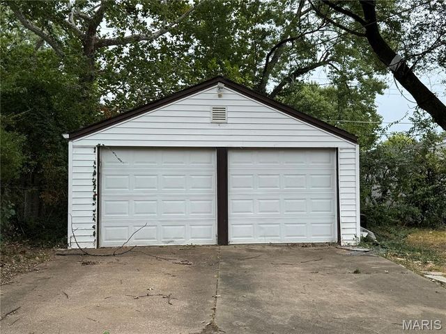 414 Superior Drive, St Louis, MO 63135